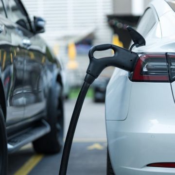 Qual a potência necessária para carregar carros elétricos