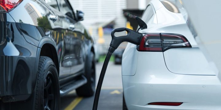 Qual é a potência necessária para carregar carros elétricos?